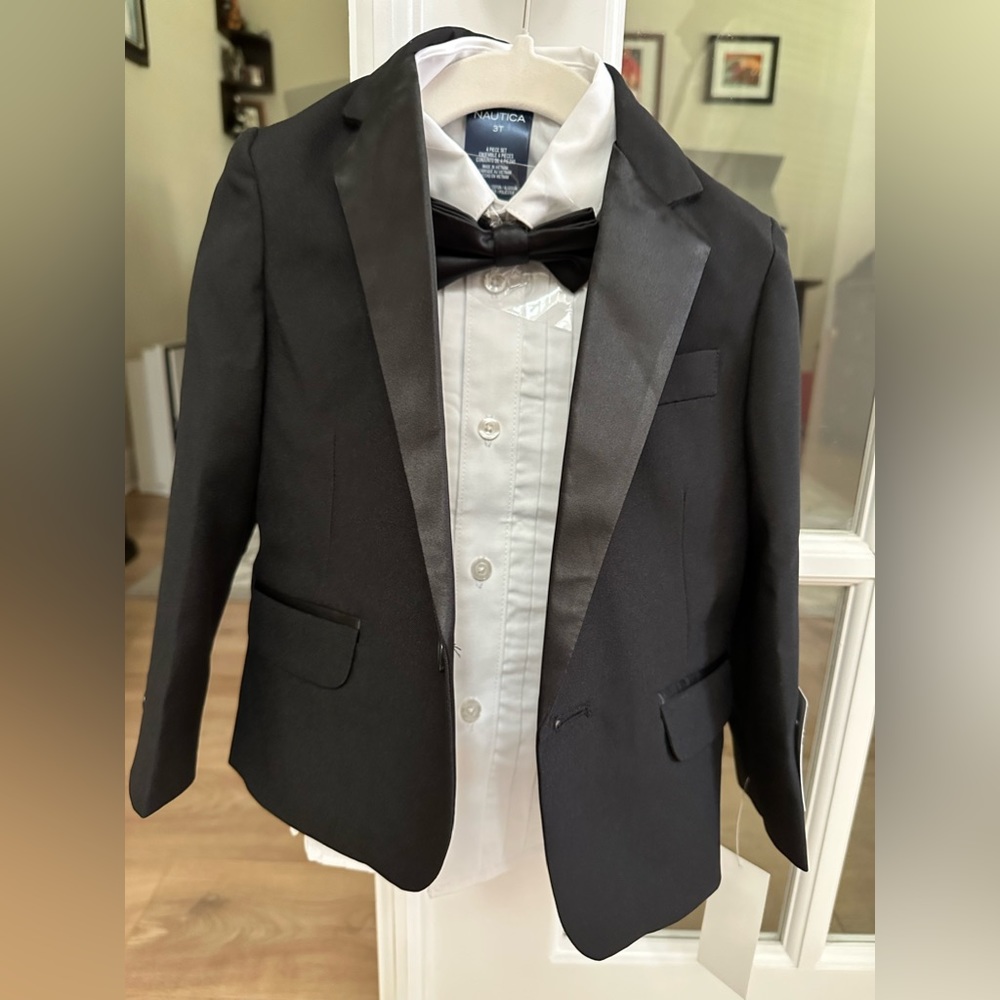 Four piece boys tuxedo – 3T by Nautica
